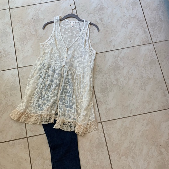 Lace and appliqué cream tunic tank top button down - Picture 1 of 6